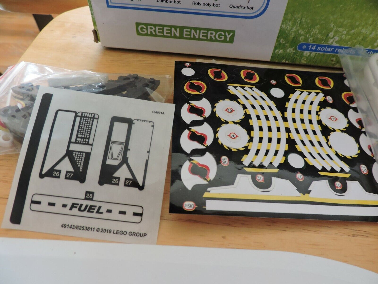 14 IN 1 EDUCATIONAL SOLAR ROBOT KIT  BY GREEN ENERGY (14 SOLAR ROBOTS) NIB