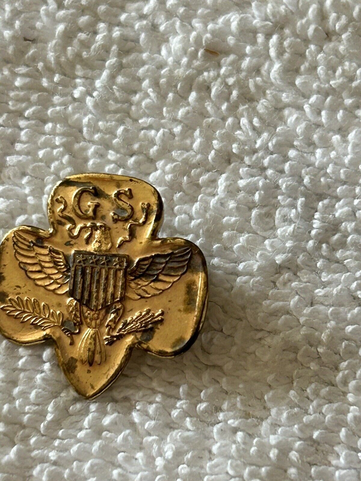 GIRL SCOUTS OF AMERICA:  VINTAGE GS UNIFORM PIN