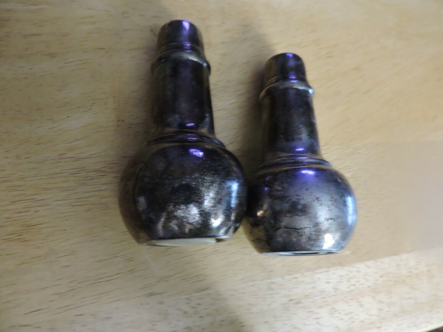 SALT AND PEPPER SHAKERS SILVER, 4.5 X 2.5 INCHES
