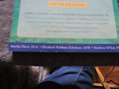 THE RELAXATION & STRESS REDUCTION WOOKBOOK  5TH EDITON--2001