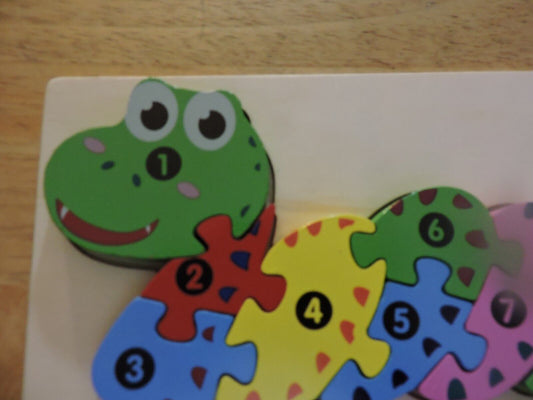 10 PIECE WOODEN ALLIGATOR PUZZLE 8X4 INCHES