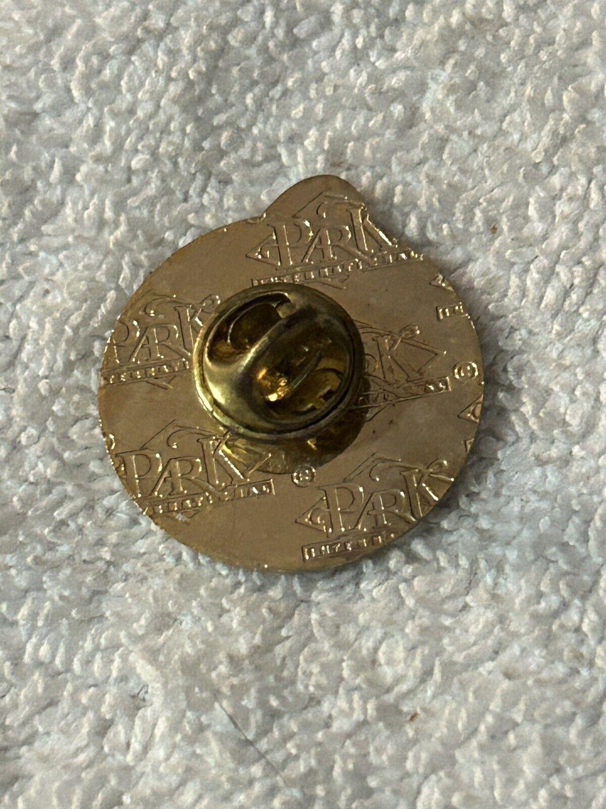 SOFTBALL PIN:  UTAH OUTLAWS ( APPROXIMATELY 1 INCH ROUND)