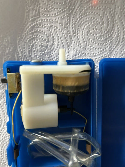 POCKET AIR PUMP  USES "D" BATTERIES (FOR PARTS ONLY)