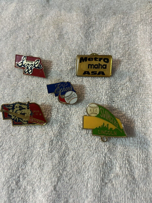 NEBRASKA SOFTBALL PINS: (5) ECHOES, SIZZLE, METRO OMAHA ASA, WILDCATS, SWINGERS
