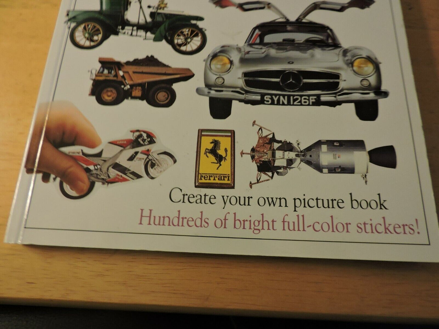 THE GIANT STICKER BOOK OF THINGS THAT GO! CREATE YOUR OWN PICTURE BOOK HUNDREDS