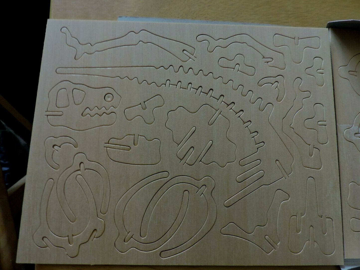 IQ ASSEMBLING PRODUCTS SERIES:  SPINOSAURUS--WOODEN PUZZLE