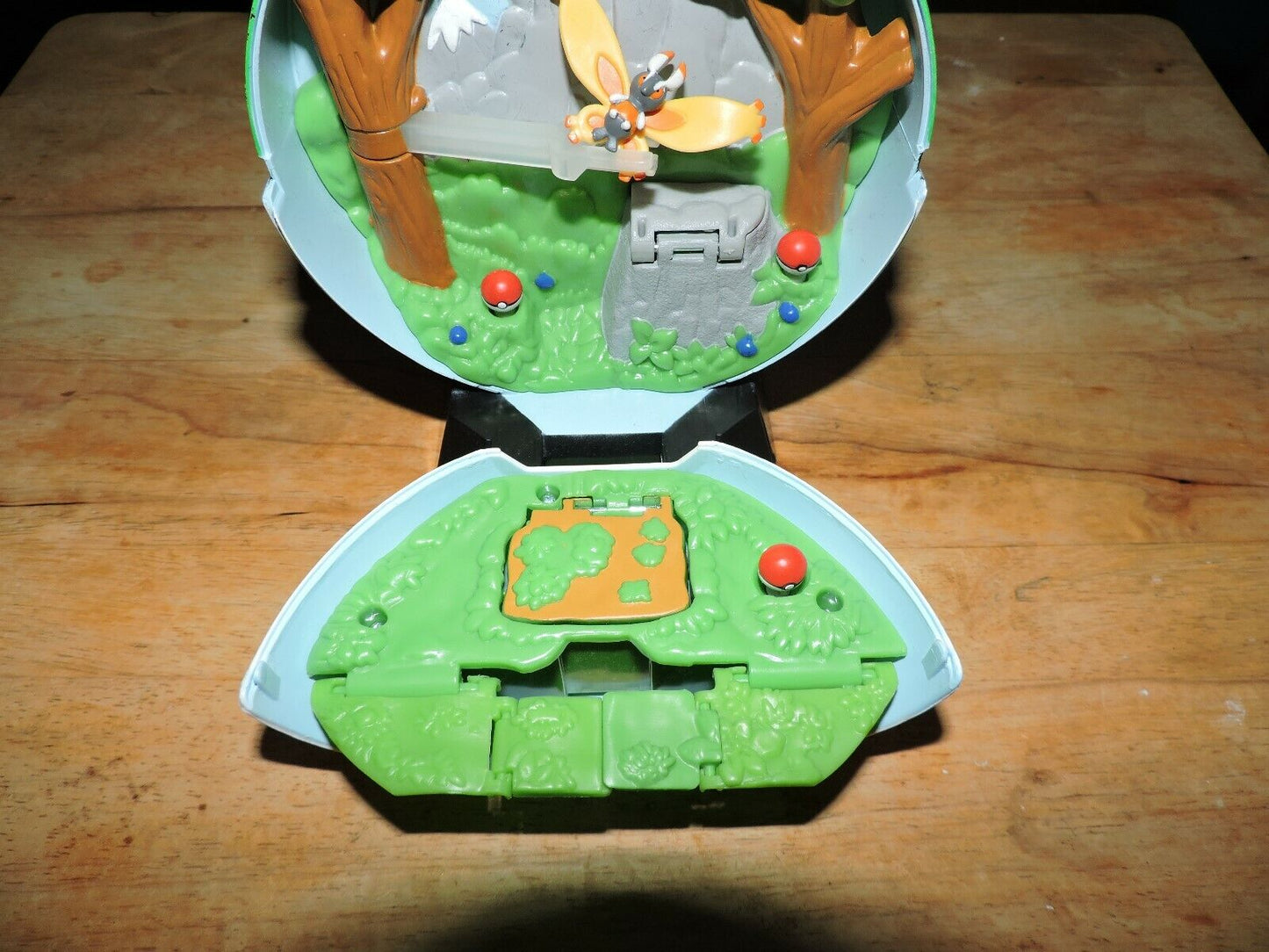 Pokemon Pokeball (With Pokemon Scene Inside)