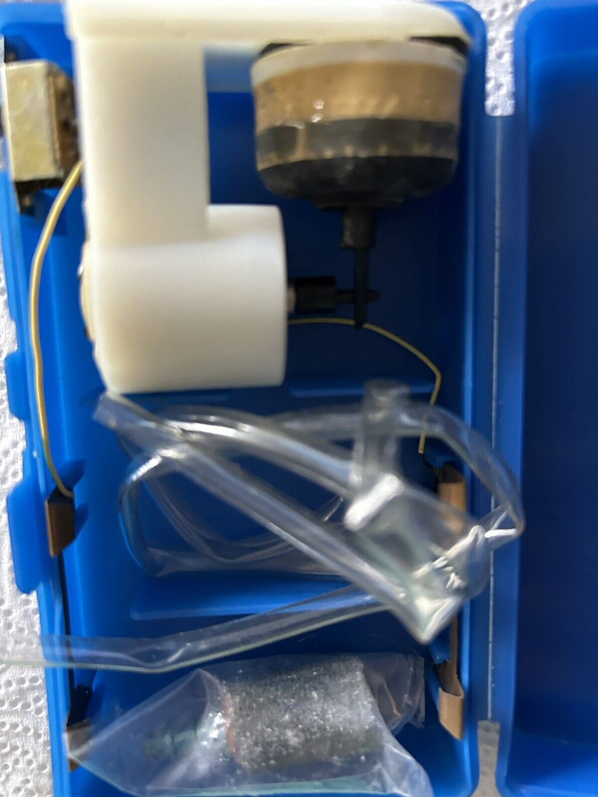 POCKET AIR PUMP  USES "D" BATTERIES (FOR PARTS ONLY)