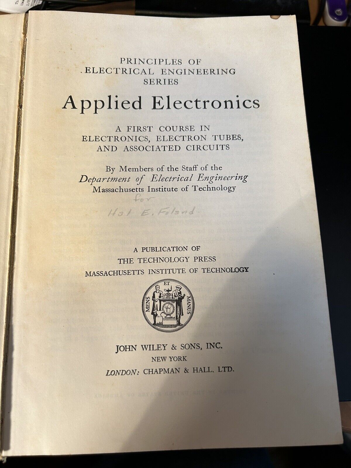 Hardcover: Applied Electronics by Staff members at M.I.T., 1943