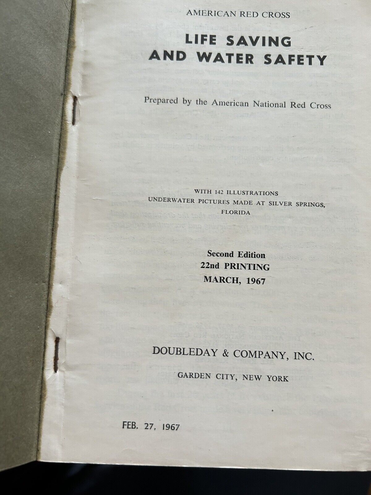 LIFE SAVING & WATER SAFETY BOOK THE AMERICAN RED CROSS 1967