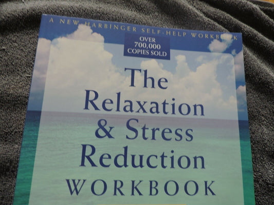 THE RELAXATION & STRESS REDUCTION WOOKBOOK  5TH EDITON--2001