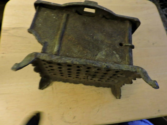 VINTAGE CAST IRON CHILD'S  STOVE ( 7.25 X 5.5 X 5 INCHES ) 4 BURNER