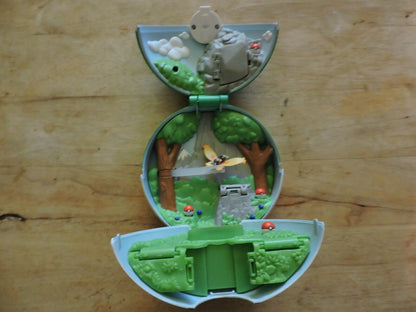 Pokemon Pokeball (With Pokemon Scene Inside)