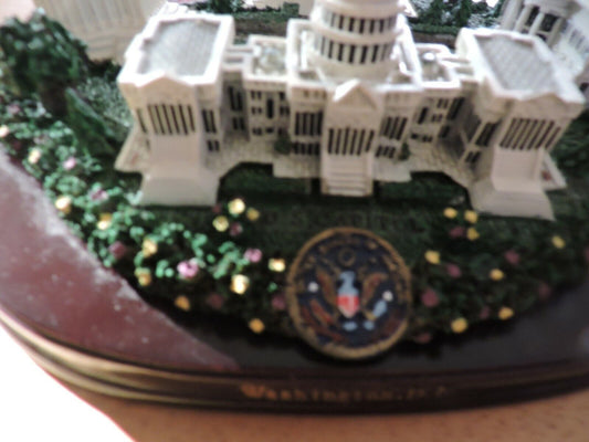 WASHINGTON D C  LANDMARKS CERAMIC TABLE DECORATION  9X75X4 INCHES