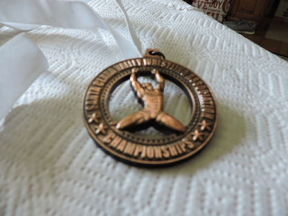 SANTA CLARA VALLEY  WRESTING ASSOCIATION CHAMPSHIP ROUND MEDAL ON WHITE RIBBON