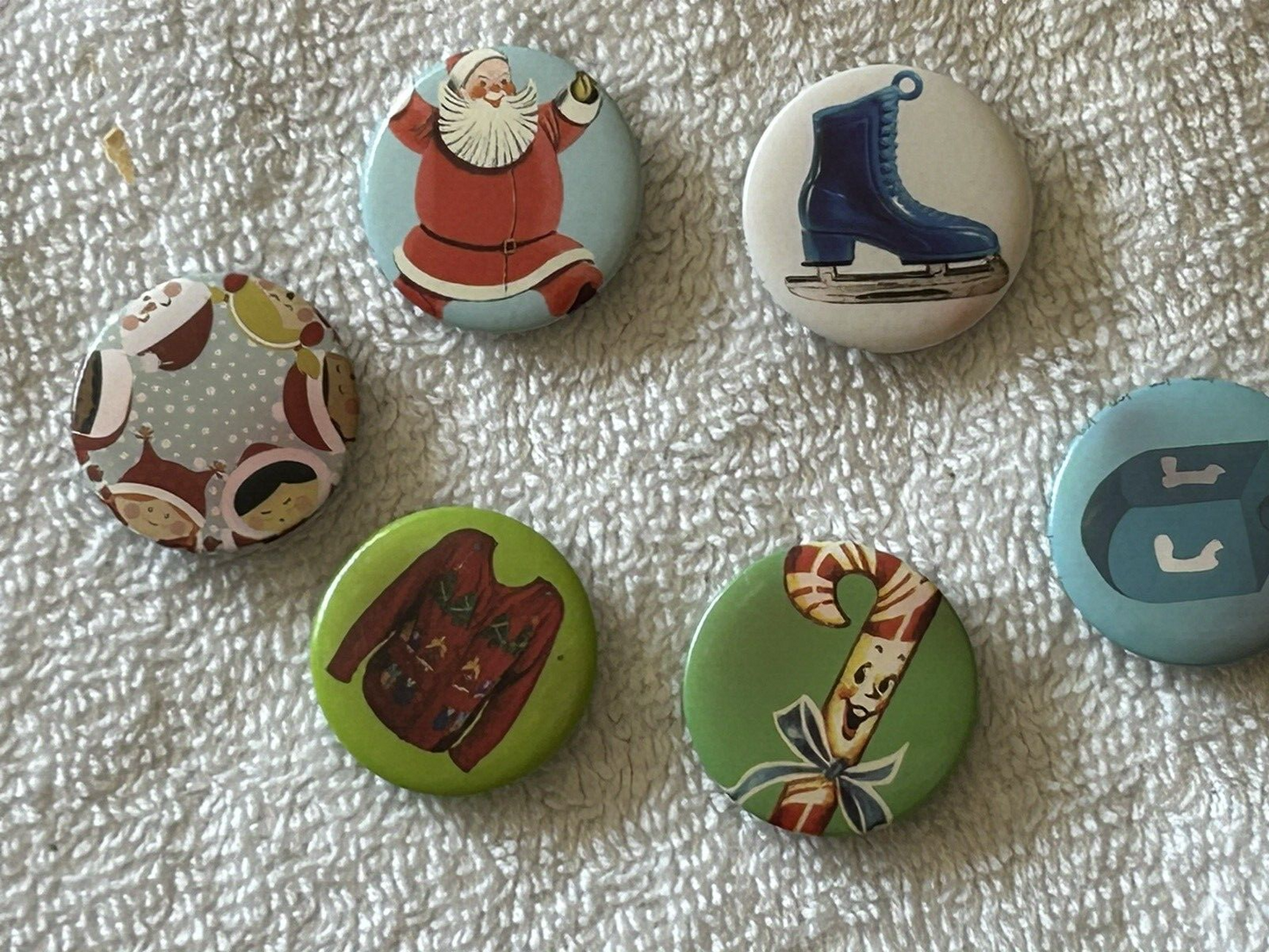 LOT OF 6 CHRISTMAS BUTTON PINS