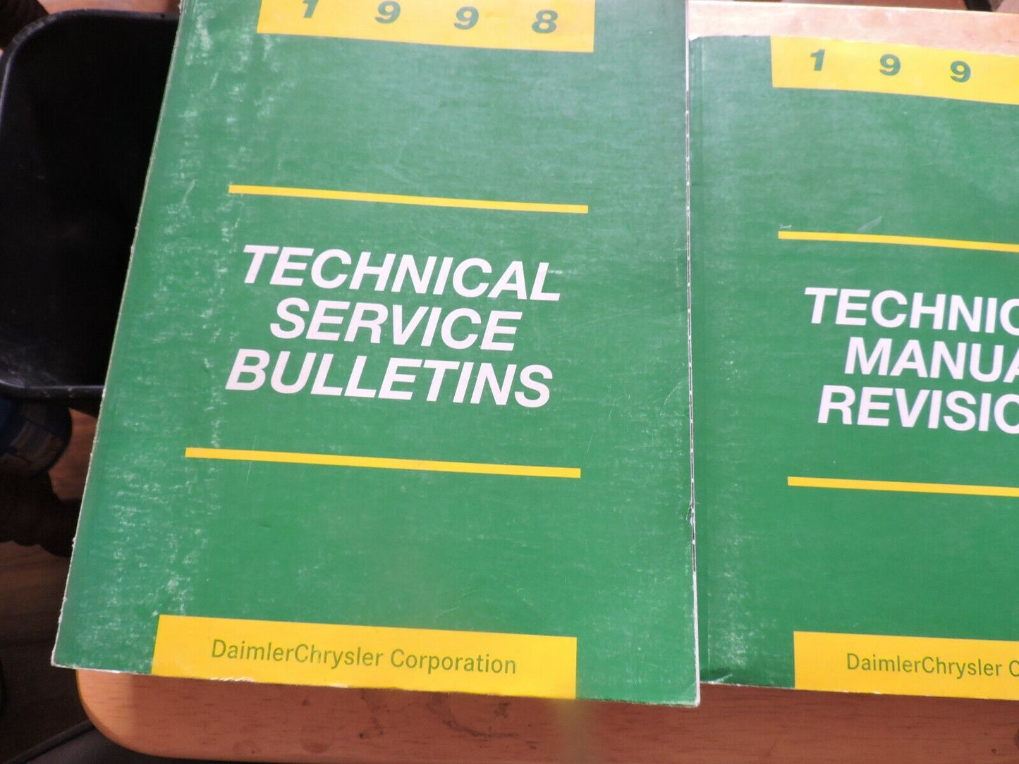 SET OF DAIMLER CHRYSLER CORPORATION TECHNICAL SERVICE BULLETINS & REVISIONS