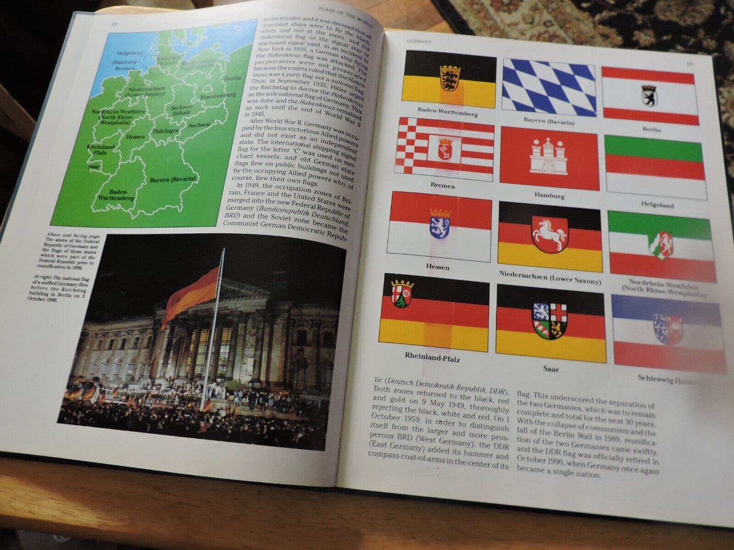 Flags of the World by Bill Yenne (1993, Hardcover)