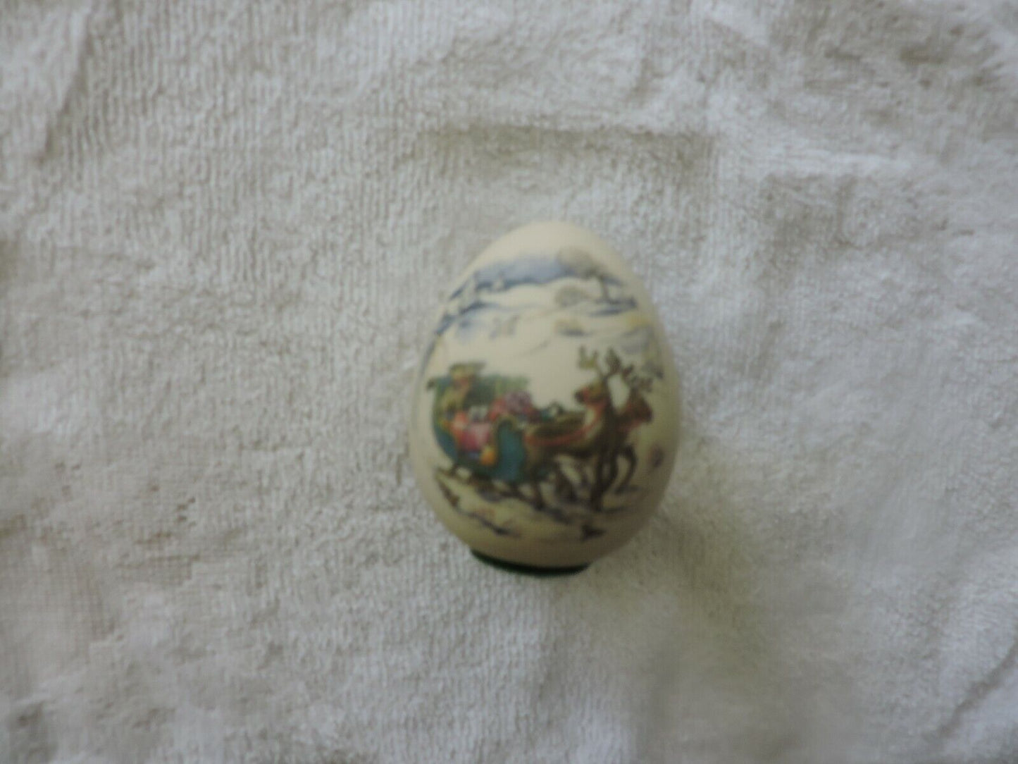 WOMACK DECORATIVE EGG---SLEIGH SCENE   USA