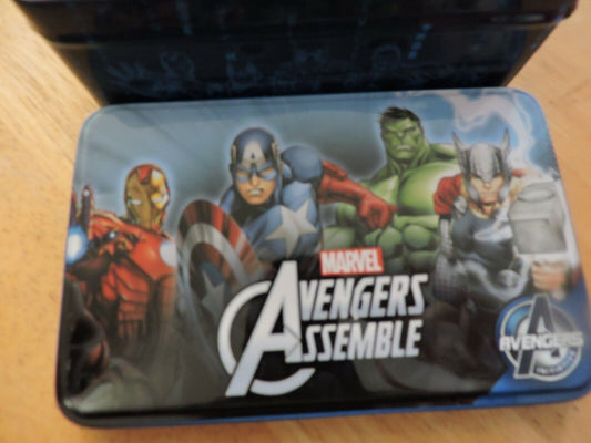 MARVEL AVENGERS ASSEMBLE NECKLACE AND ZIPPER PULL IN COLLECTOR CASE