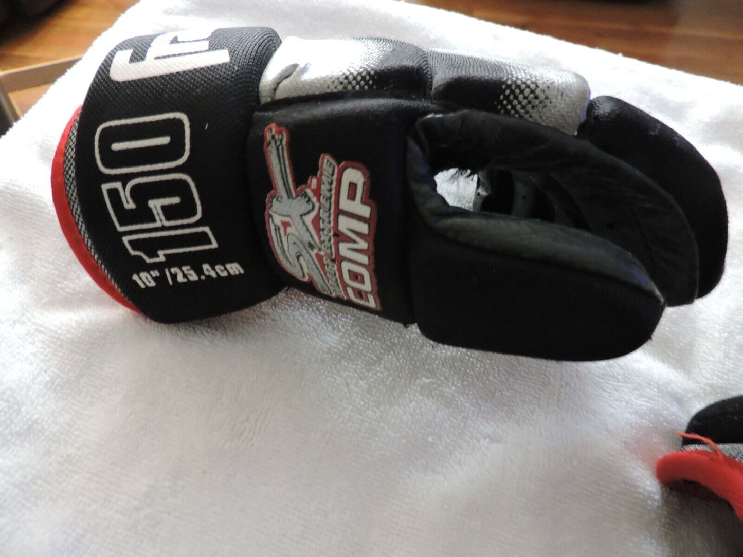 FRANKLIN STREET EXTREME COMP GLOVES  (BLACK AND SILVER AND RED)