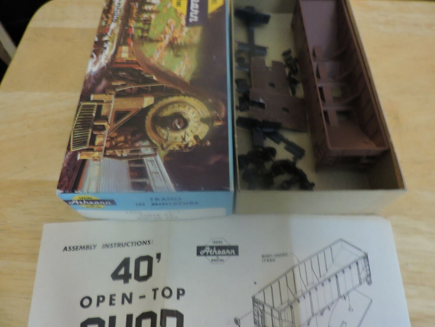 ATHEARN TRAINS IN MINIATURE SANTE FE CHOPPER CAR