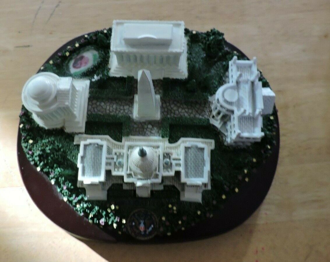 WASHINGTON D C  LANDMARKS CERAMIC TABLE DECORATION  9X75X4 INCHES