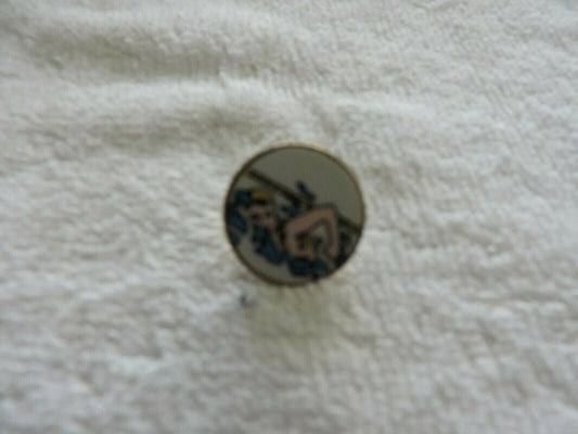 SWIMMING PIN 3/4 INCH ROUND (WHITE WITH SWIMMER IN YELLOW CAP)