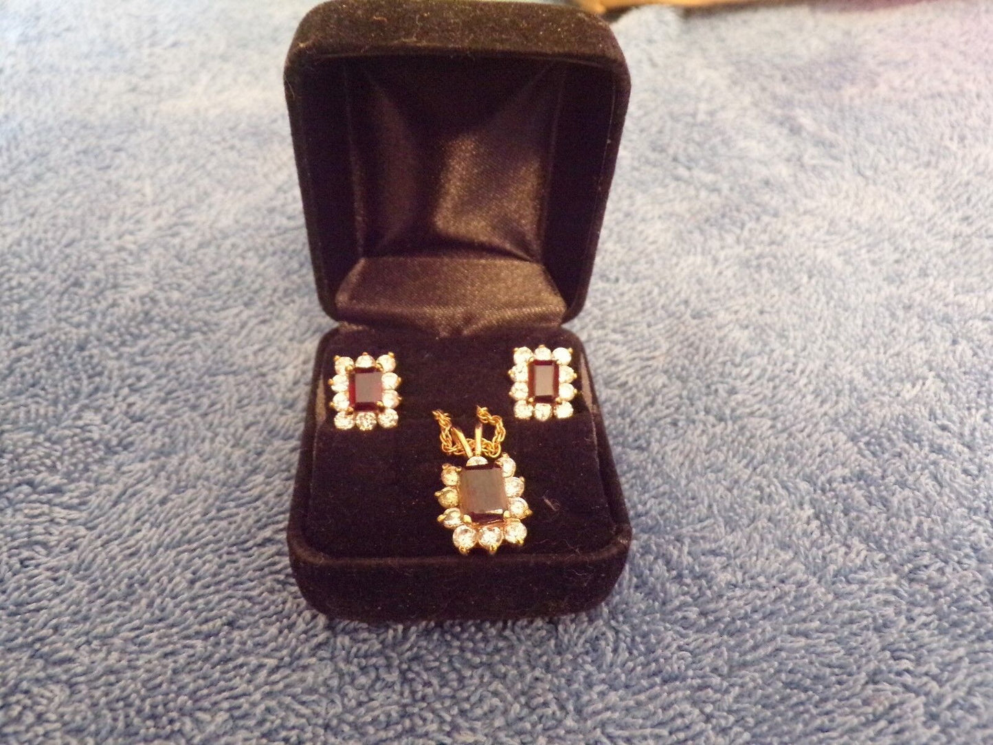 Boxed Pendant Necklace (with matching earrings)