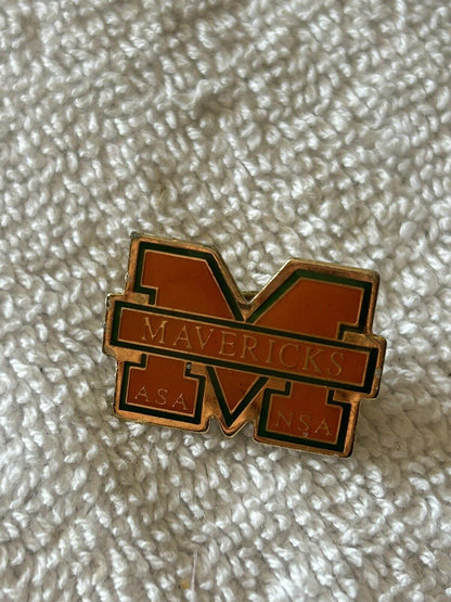 SOFTBALL PINS:  (5) MAVERICKS-2, CRESTED BULLE, CC, BROKEN ARROW 1996