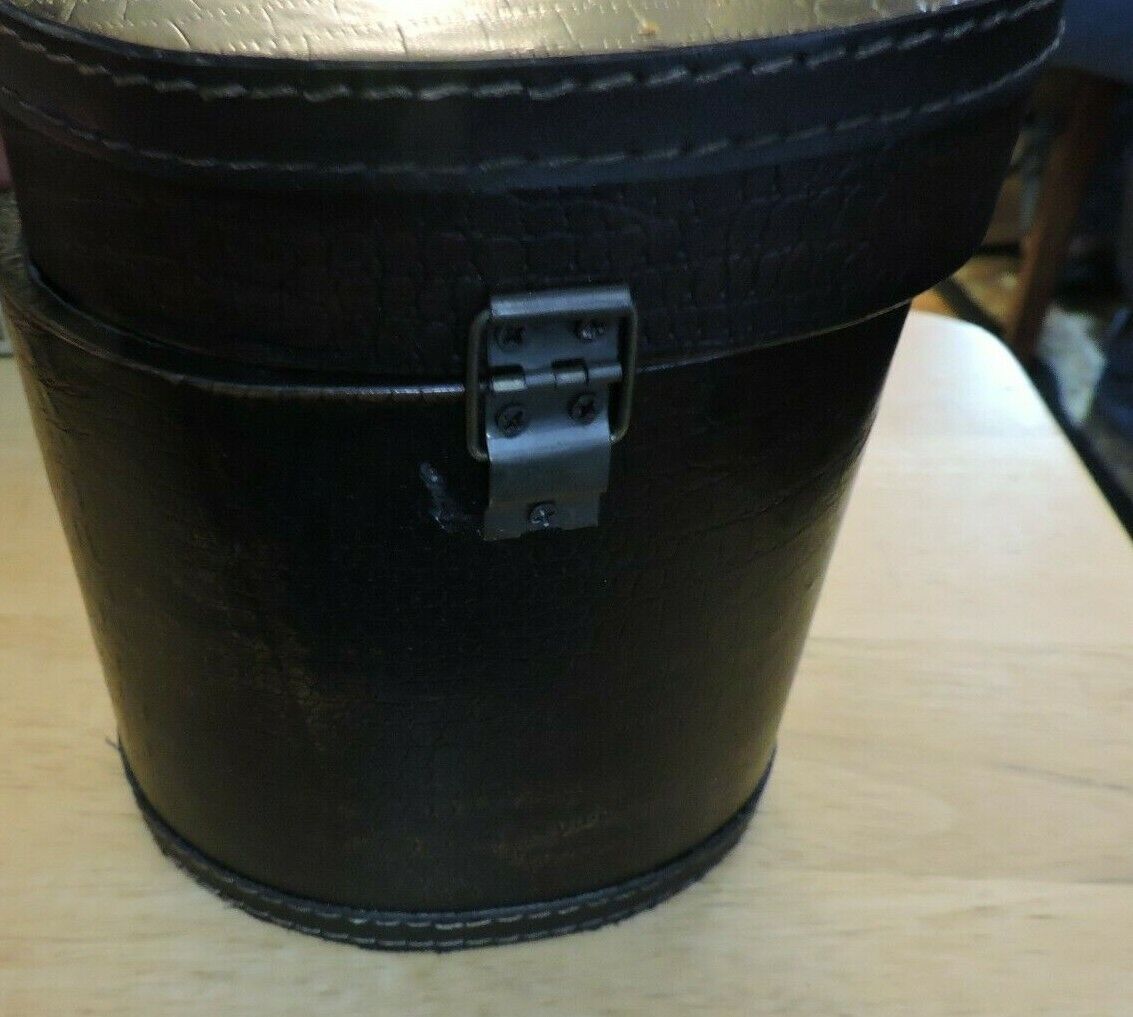 UNIQUE LEATHER CASE. 7X6.5X5 INCHES