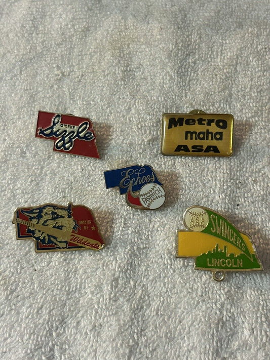 NEBRASKA SOFTBALL PINS: (5) ECHOES, SIZZLE, METRO OMAHA ASA, WILDCATS, SWINGERS