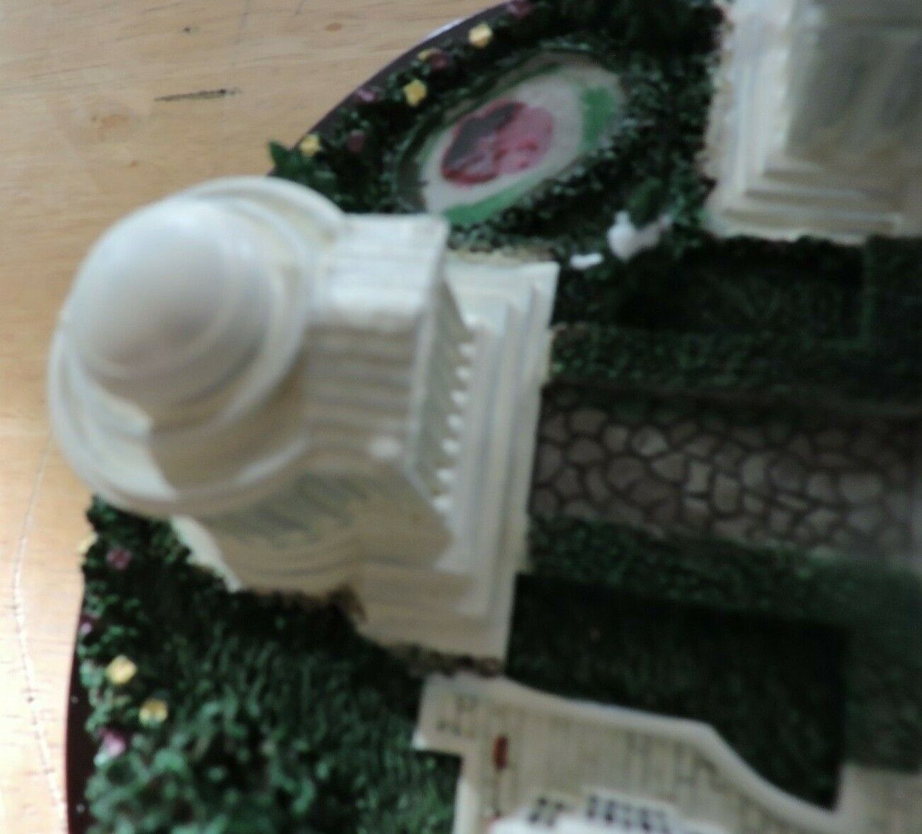 WASHINGTON D C  LANDMARKS CERAMIC TABLE DECORATION  9X75X4 INCHES