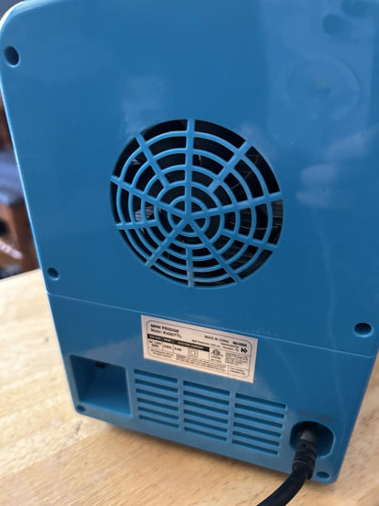 PERSONAL CHILLER MINI FRIDGE HOLDS 6 12 OZ CANS NEW-OPENED BOX