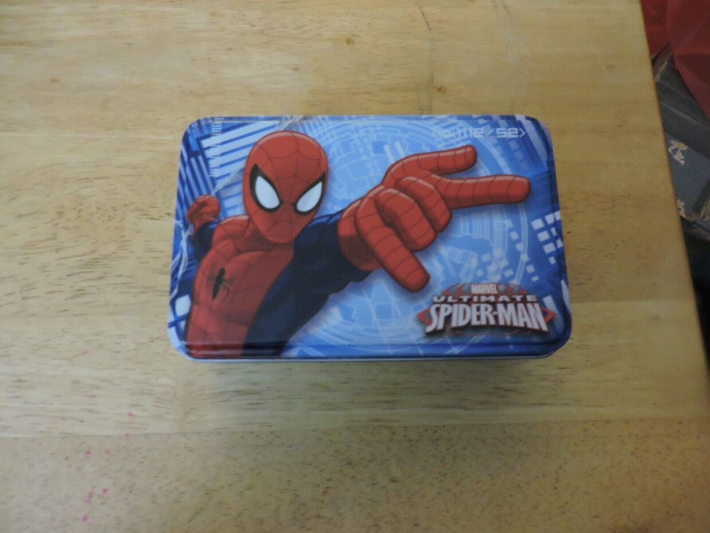 MARVEL ULTIMATE SPIDER-MAN NECKLACE AND ZIPPER PULL IN COLLECTOR CASE