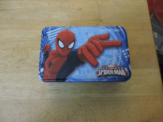 MARVEL ULTIMATE SPIDER-MAN NECKLACE AND ZIPPER PULL IN COLLECTOR CASE
