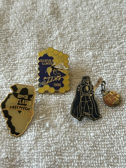 ILLINOIS SOFTBALL PINS:(3) OUTLAWS FASTPITCH, DECANTAUR STING, CENTRAL GIRLS