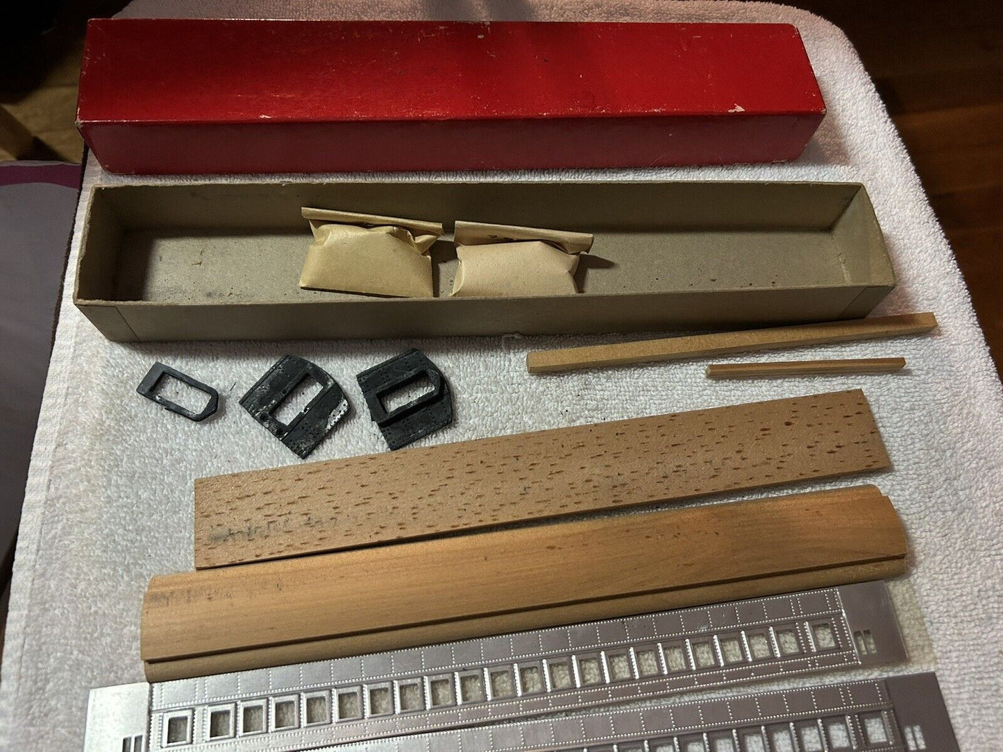 SILVER SIDES HO PASSENGER KIT: 70' ' NYC  COUCH--JC MODELS