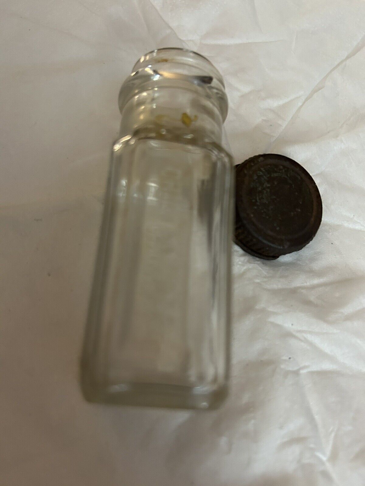 CLEAR VINTAGEBOTTLE WITH METAL SCREW ON CAP(EMPTY)