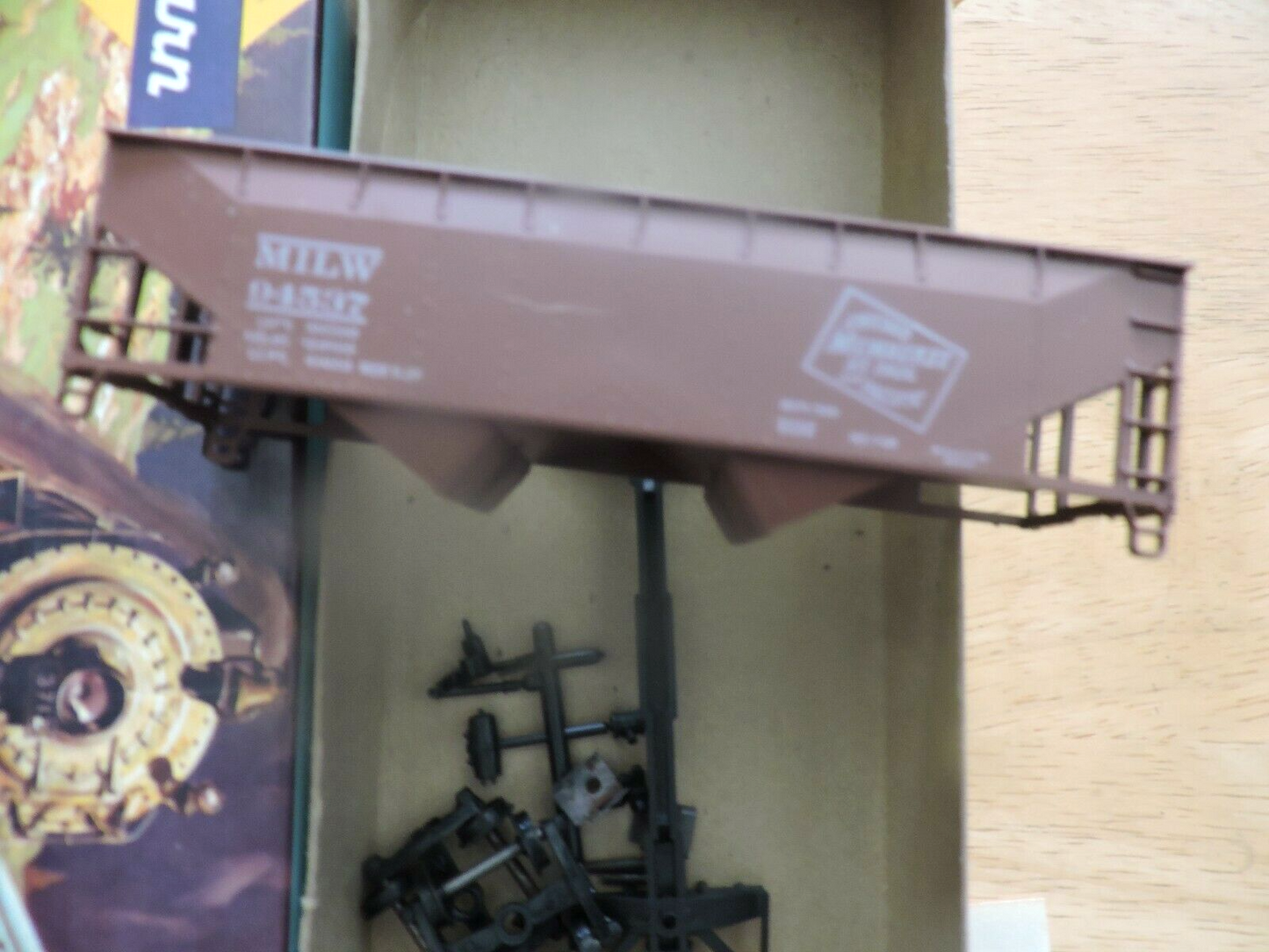 ATHEARN TRAINS IN MINIATURE MILWAKEE ROAD 34 FT OFFSET-SIDE HOPPER (NIB)