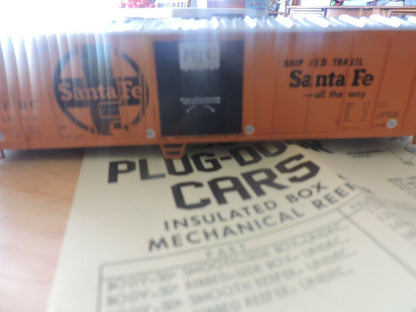 ATHEARN TRAINS IN MINIATURE SANTE FE 50 FT OUTSIDE BRACED REFEER (NIB)