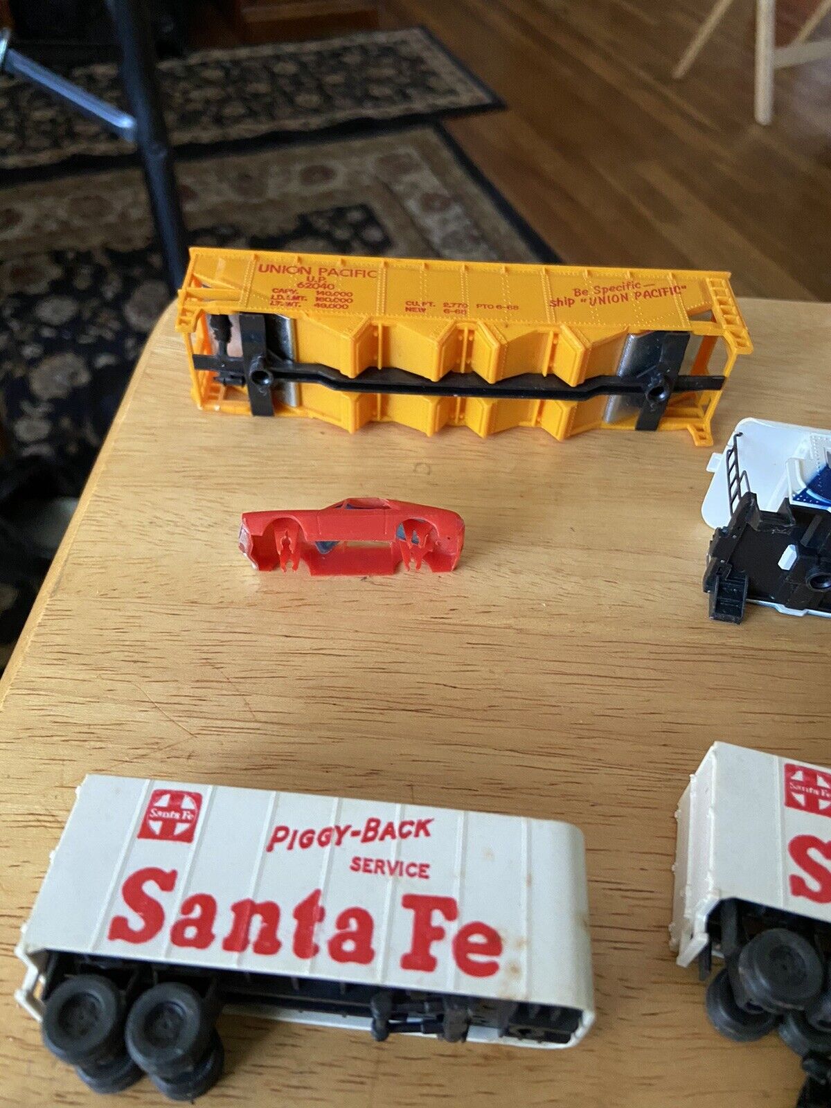 Lot of TYCO Train Cars and Parts for a Model Train set (For Parts Only)