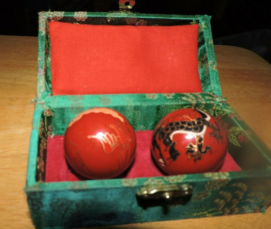 PAINTED CHINESE STRESS/MASSAGE HAND BALLS IN DECORATIVE BOX