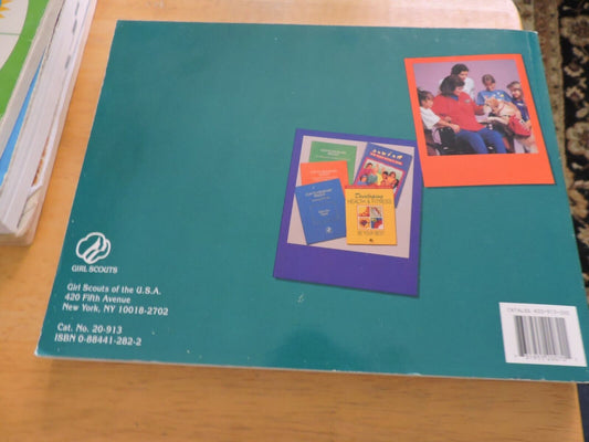 THE GUIDE FOR JUNIOR GIRL SCOUT LEADERS 1994
