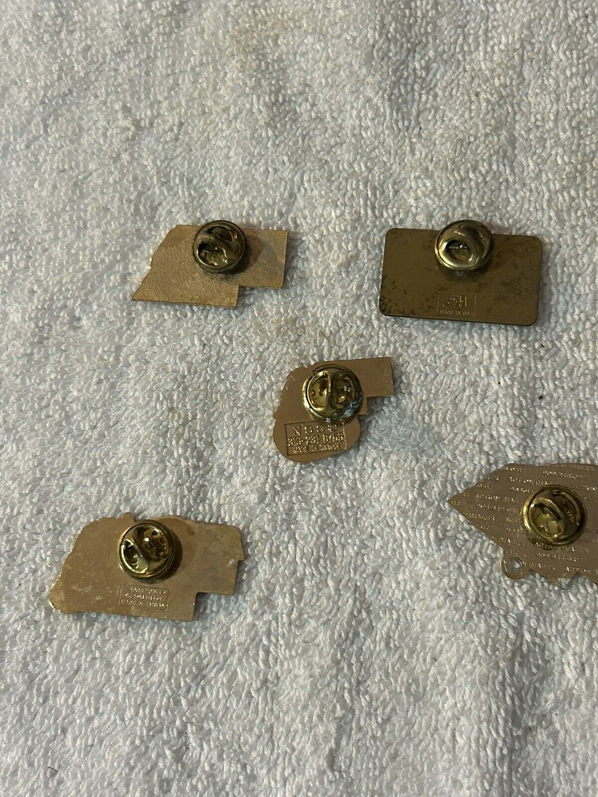NEBRASKA SOFTBALL PINS: (5) ECHOES, SIZZLE, METRO OMAHA ASA, WILDCATS, SWINGERS