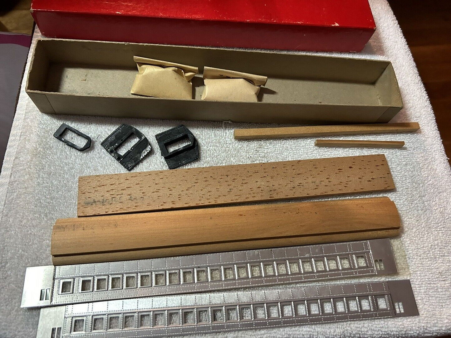 SILVER SIDES HO PASSENGER KIT: 70' ' NYC  COUCH--JC MODELS