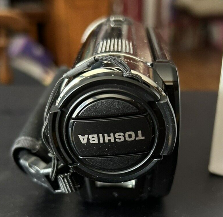 Digital Video Camera, Full-HD 1920 X 1080 (16X Digital Zoom)