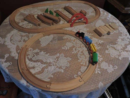 WOODEN TRAIN TRACK AND 4 PIECE TRAIN SET