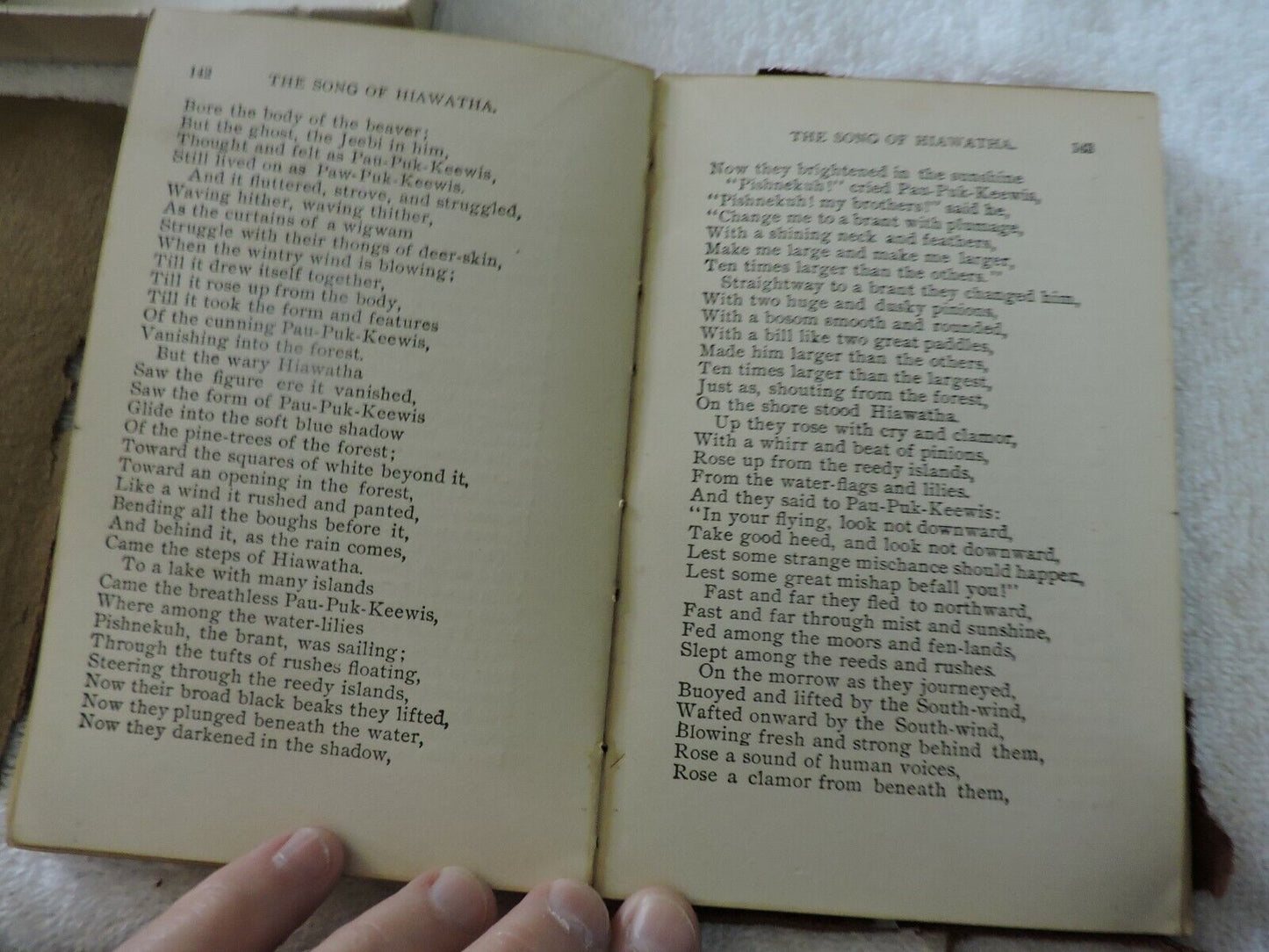 VINTAGE 1900'S "THE SONG OF HIAWATHA" BY HENRY WADSWORTH LONGFELLOW