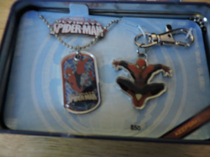 MARVEL ULTIMATE SPIDER-MAN NECKLACE AND ZIPPER PULL IN COLLECTOR CASE